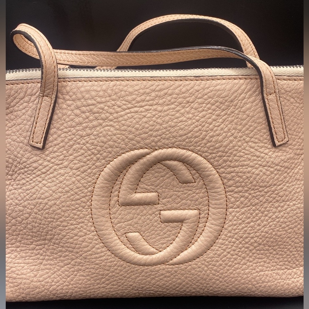 Gucci light pink soft pebble leather small handbag